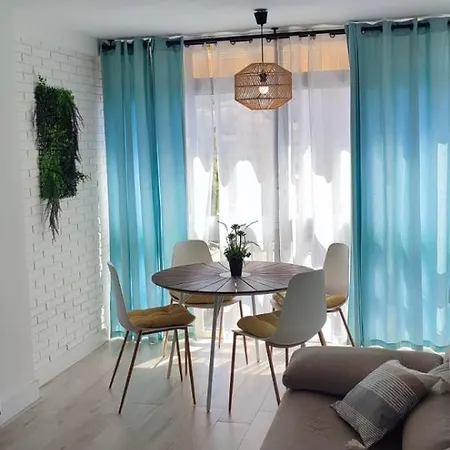 Benidorm Beach 貝尼多姆